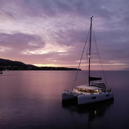Botel Dream Of Life - Catamaran Kontokali
