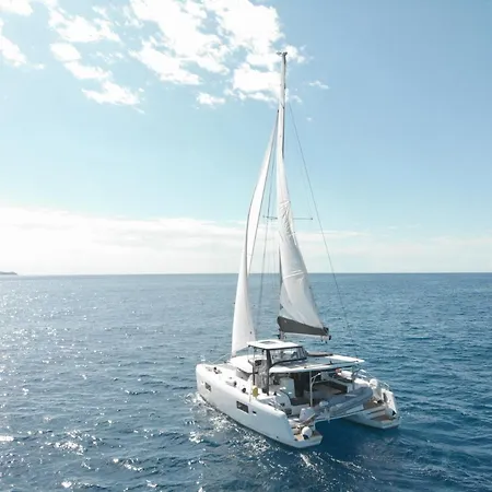 Dream Of Life - Catamaran Botel Kontokali