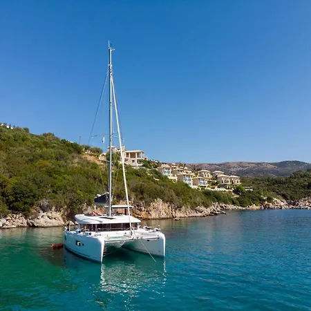 Botel Dream Of Life - Catamaran *