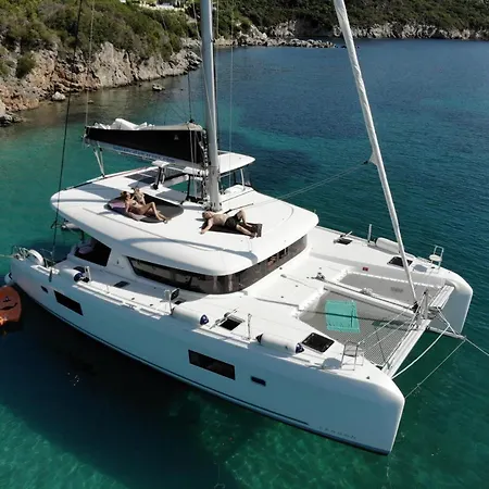 Botel Dream Of Life - Catamaran