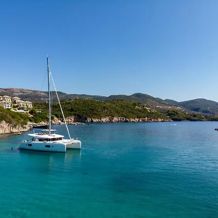 Botel Dream Of Life - Catamaran Kontokali