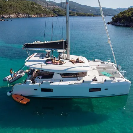 Dream Of Life - Catamaran Botel Kontokali