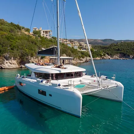Dream Of Life - Catamaran Botel *
